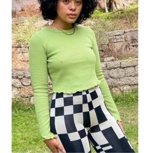 Lisa Says Gah cropped long sleeve lettuce hem thermal top